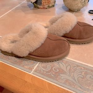 Like New Kids Ugg slippers!!